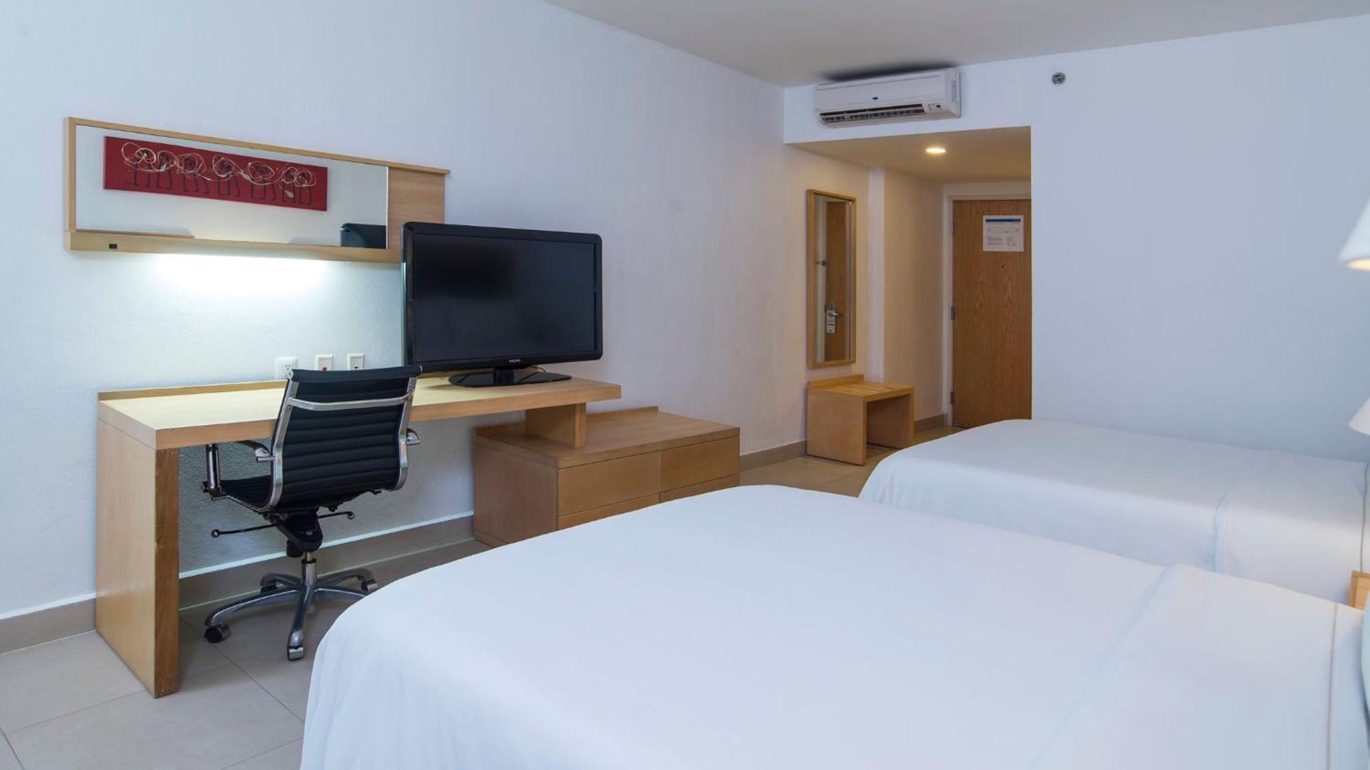 Hotel Express By Ihg Manzanillo