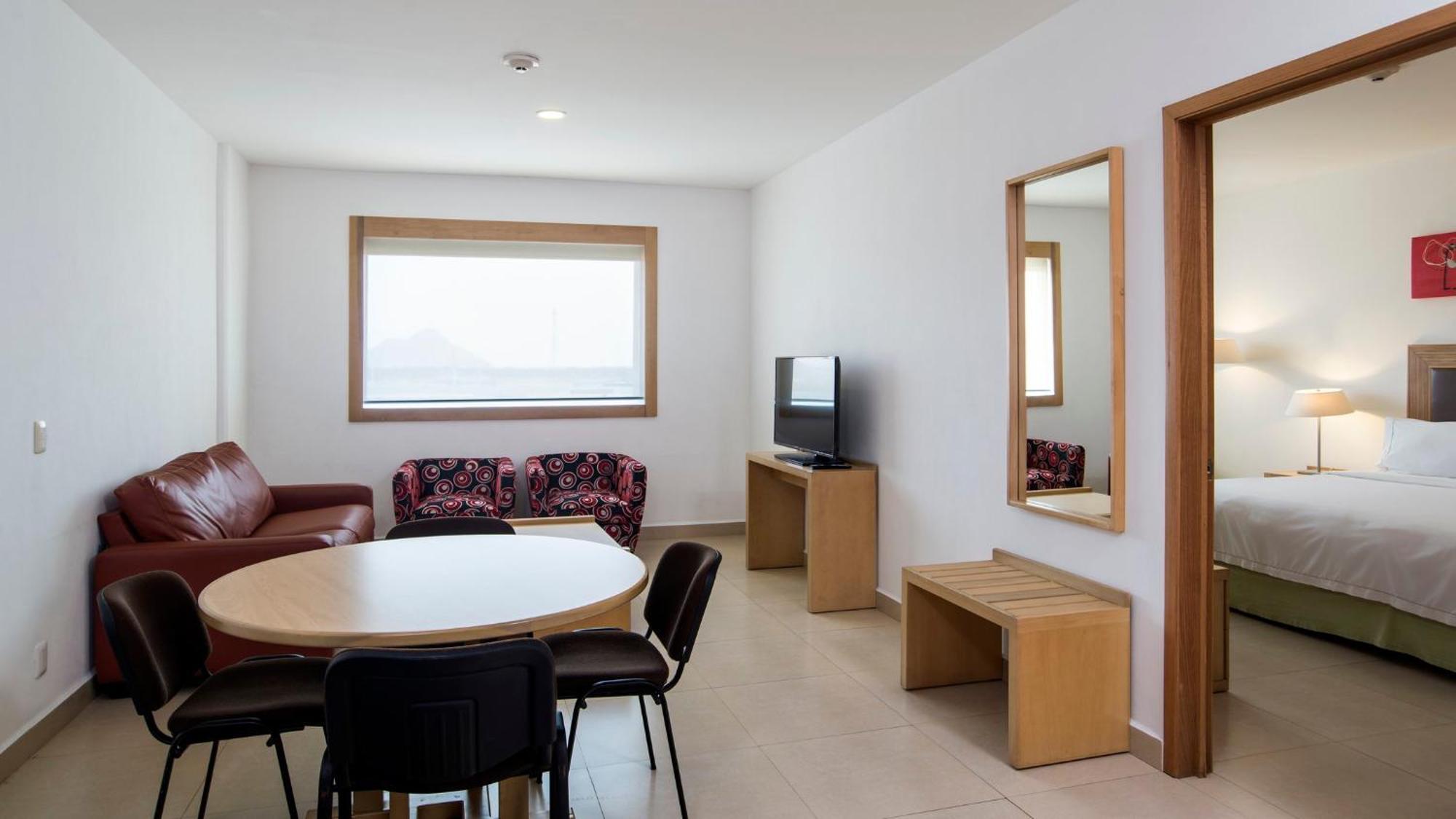 Express By Ihg Hotel 4*